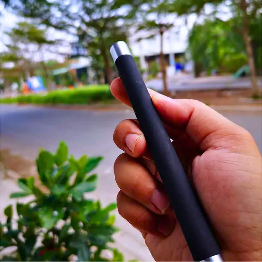 Bút Laze Công Trình Vỏ Đỏ Tia Xanh Lá - Đỏ Pin Sạc 4 but laze sac usb