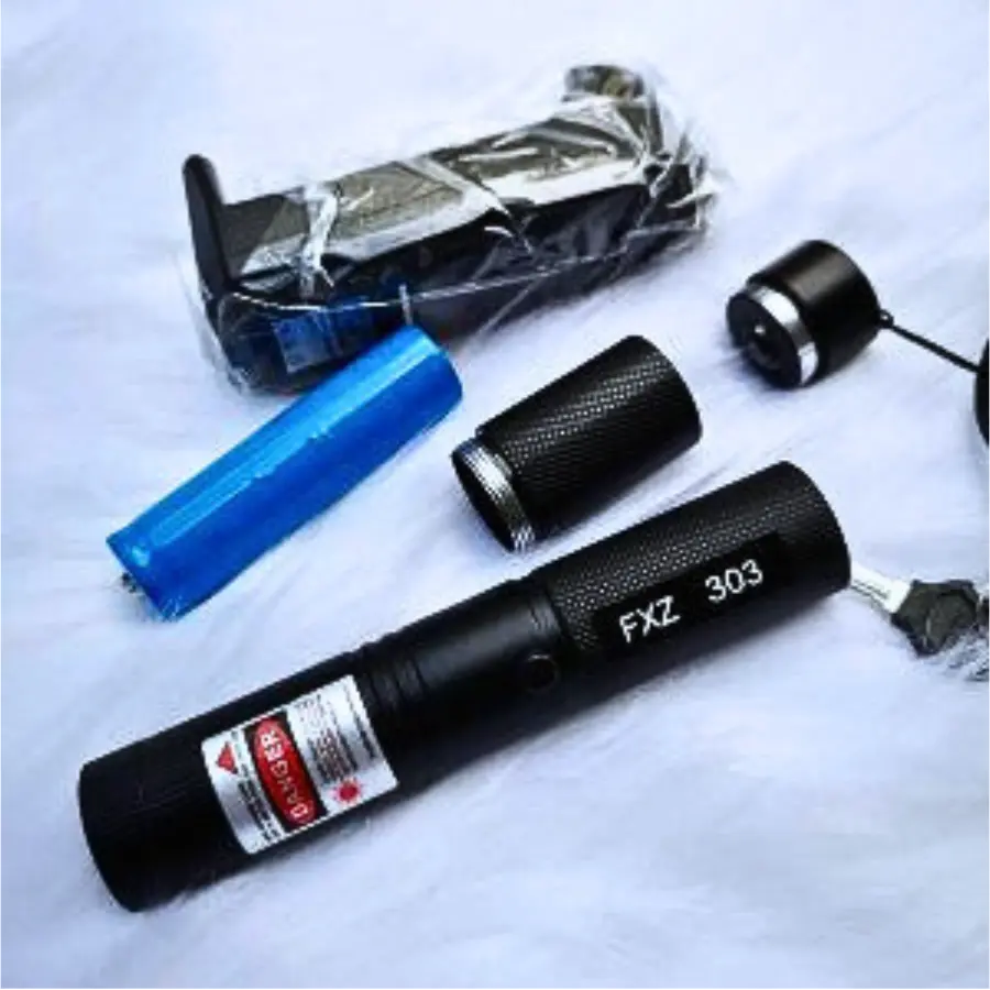 Đèn Laser Công Trình 303 Vỏ Đen Tia Đỏ-Xanh Lá Giá Rẻ 6 laser-303